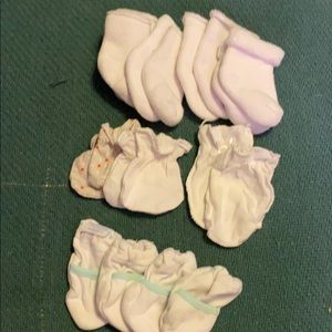 Newborn socks and mittens